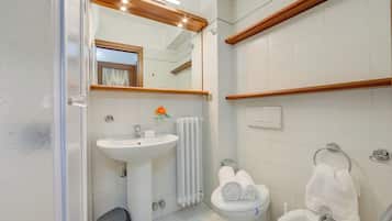 Family Apartment, 2 Bedrooms, Microwave (Leonardo House Garden Stresa Center) | Bathroom | Shower, hair dryer, bidet, towels