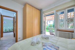 2 bedrooms, iron/ironing board, bed sheets - Leonardo House Garden Stresa Center (Stresa)