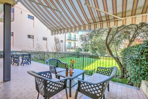 Outdoor dining - Leonardo House Garden Stresa Center (Stresa)