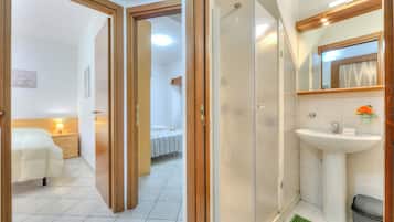 Family Apartment, 2 Bedrooms, Microwave (Leonardo House Garden Stresa Center) | Bathroom | Shower, hair dryer, bidet, towels