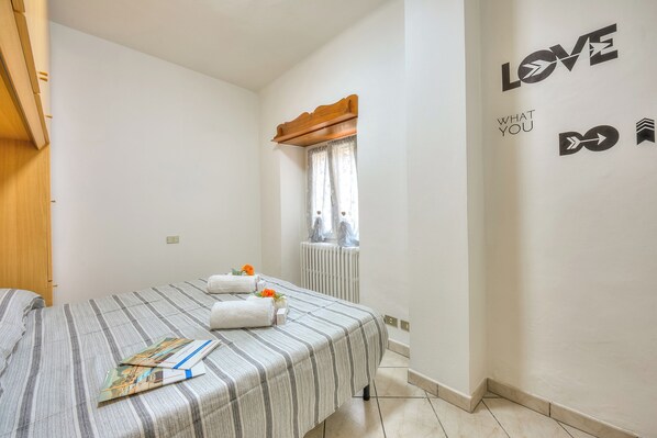 2 bedrooms, iron/ironing board, bed sheets - Leonardo House Garden Stresa Center (Stresa)