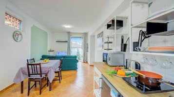 Family Apartment, 2 Bedrooms, Balcony (Riccardo House Stresa 1 min from Lake) | Interior