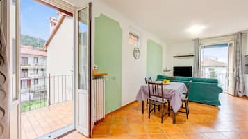 Family Apartment, 2 Bedrooms, Balcony (Riccardo House Stresa 1 min from Lake) | Dining