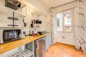 家庭公寓, 2 间卧室, 阳台 (Riccardo House Stresa 1 min from Lake) | 私人厨房 | 意式浓缩咖啡机