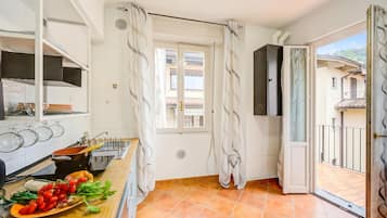 Family Apartment, 2 Bedrooms, Balcony (Riccardo House Stresa 1 min from Lake) | Private kitchen | Espresso maker