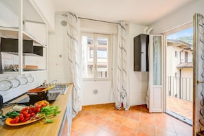 Appartement Familial, 2 chambres, balcon (Riccardo House Stresa 1 min from Lake) | Cuisine privée | Machine à expresso