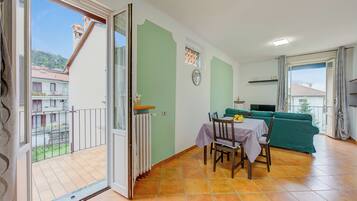 Family Apartment, Multiple Bedrooms (Riccardo House Stresa 1 min from Lake) | Dining