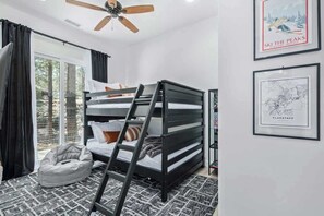 3 bedrooms, desk, iron/ironing board, travel crib