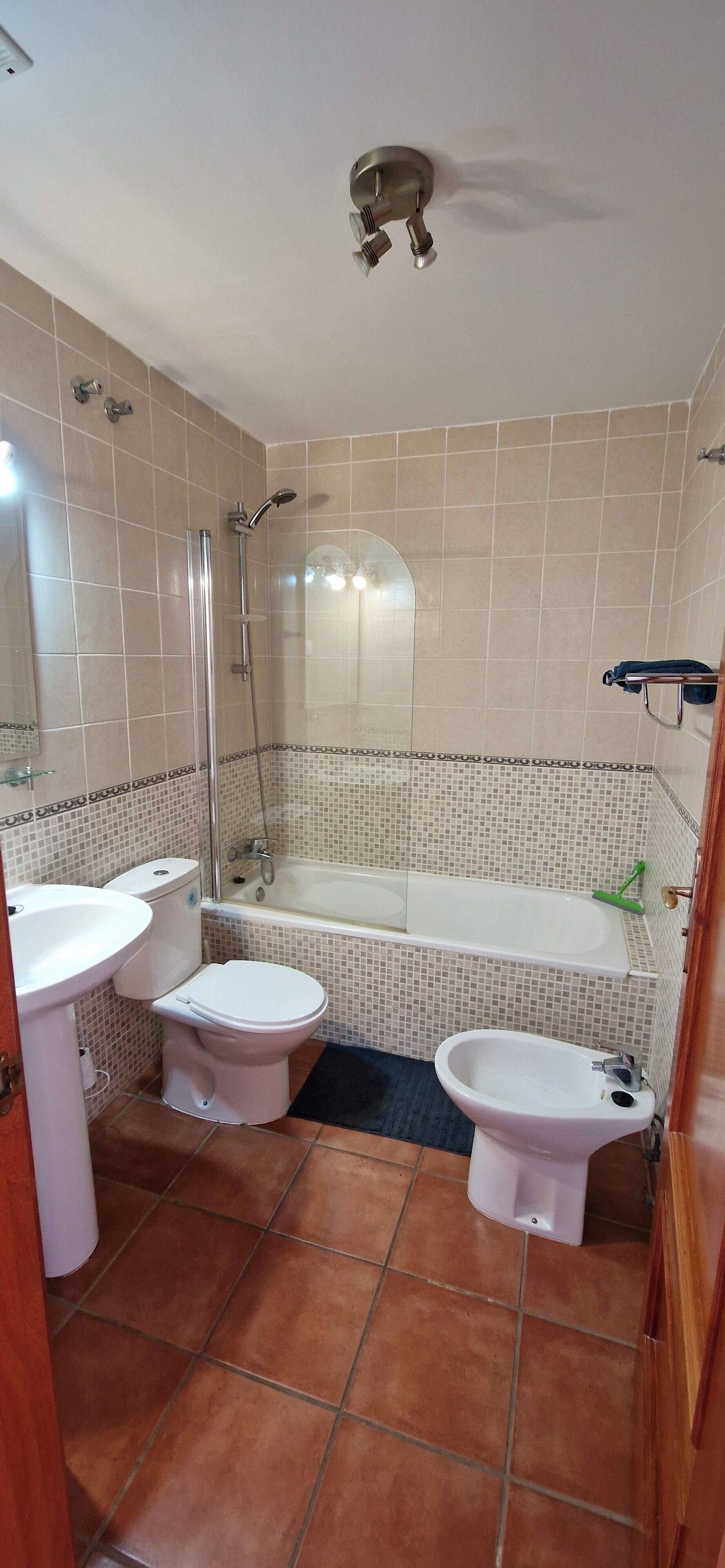 Appartement de Caractère, à 400m de la Mer, 2 Chambres, 5 Personnes