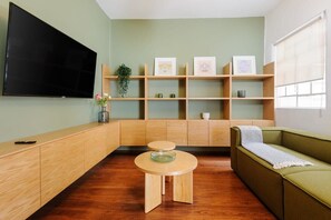 TV, offices - w* | Unmatched 1BR in Condesa (Ciudad de México)