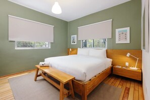 2 bedrooms, iron/ironing board, travel cot, WiFi