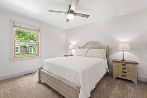 2 bedrooms, desk, iron/ironing board, WiFi