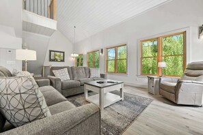 TV, caminetto, studio