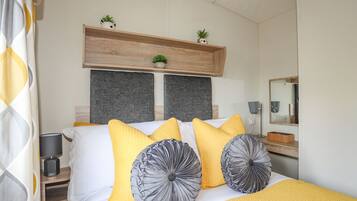 2 bedrooms, individually decorated, individually furnished, desk