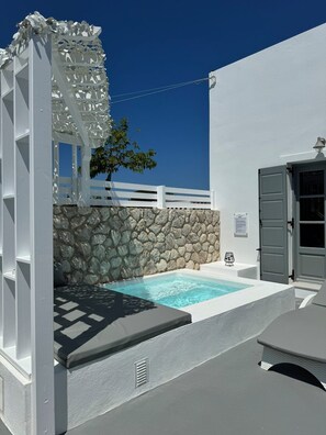 Suite with Outdoor Hot Tub | 1 bedroom, premium bedding, desk, soundproofing - Anthemis Suites (Santorini)