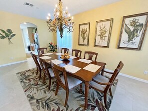 House, 6 Bedrooms | Dining