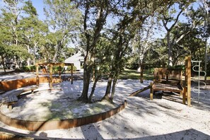 Children’s area - Sunset Rentals | Turnberry 298 | Dog Friendly (Hilton Head Island)