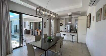 A 5 Minutes du Centre de Grand Baie, Villa 4 Chambres Avec Piscine