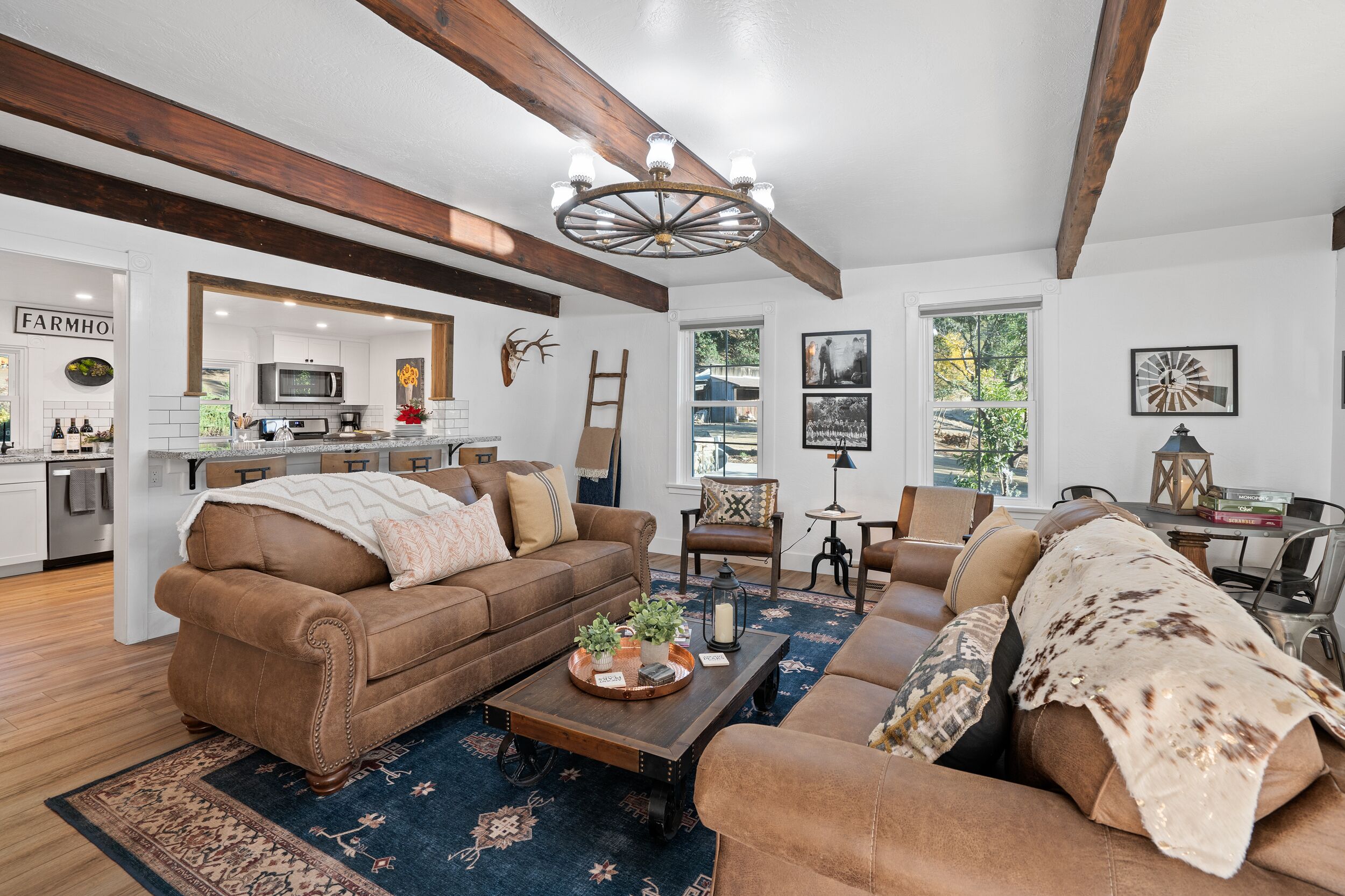 8 Mile House Deluxe-Experience California Tranquility at this Historical Home
