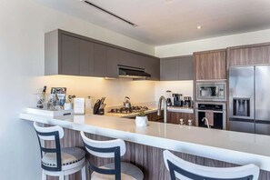 Fridge, microwave, oven, stovetop
