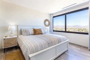 3 chambres, coffres-forts dans les chambres, bureau