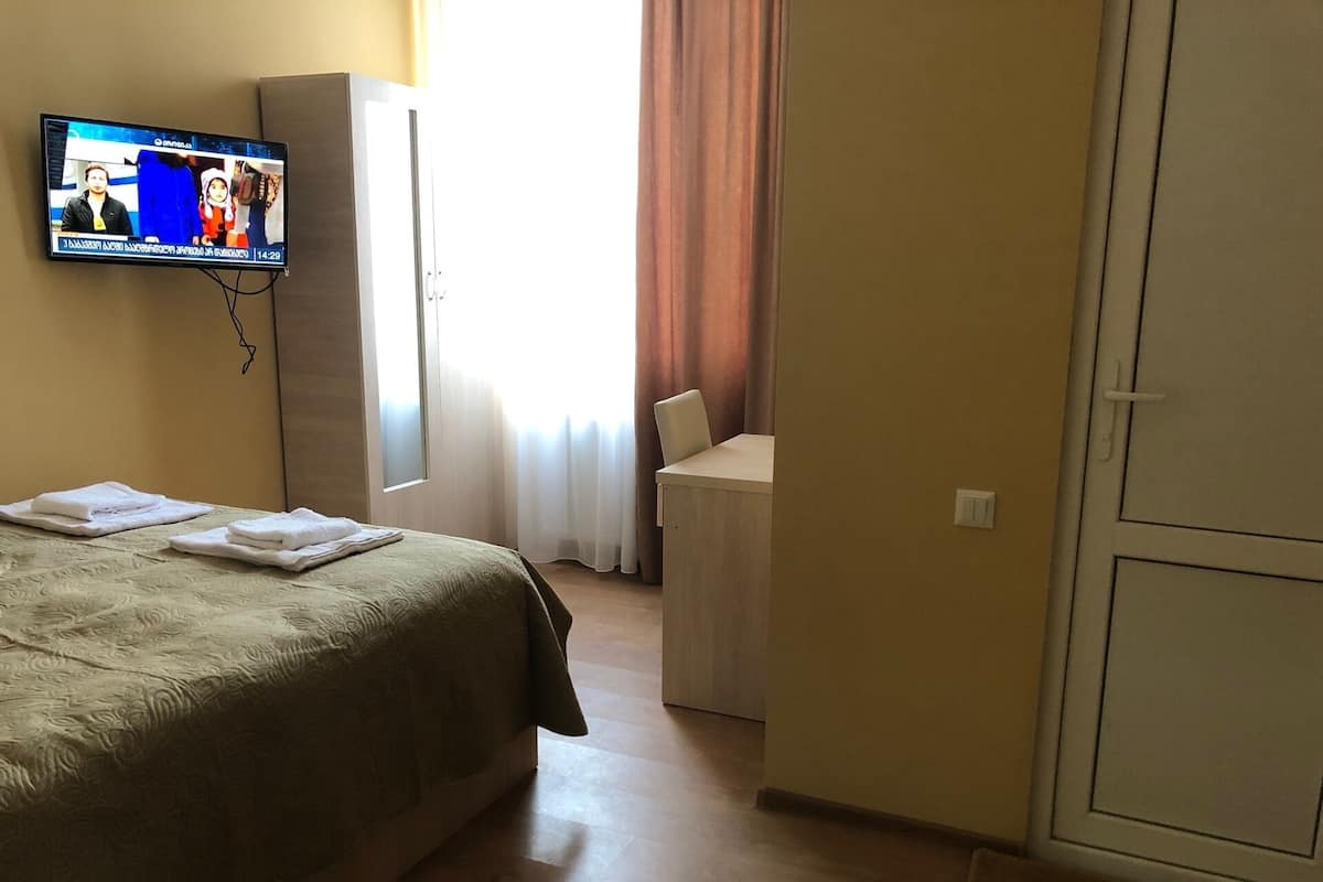 Basic Triple Room | Desk, free WiFi