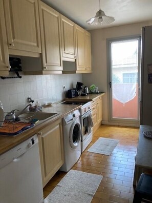 Fridge, microwave, oven, stovetop - Un Jardin en Ville (Nice)