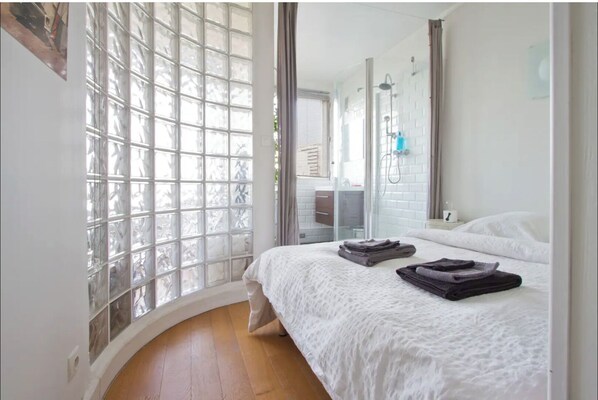 1 chambre, fer et planche à repasser, Wi-Fi gratuit, draps fournis