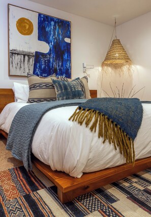 4 bedrooms, desk, iron/ironing board, free WiFi