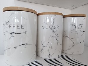 Dusj, hårføner og håndklær