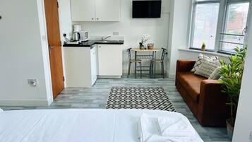 1 bedroom, desk, free WiFi, bed sheets