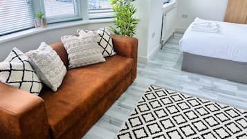 1 bedroom, desk, free WiFi, bed sheets