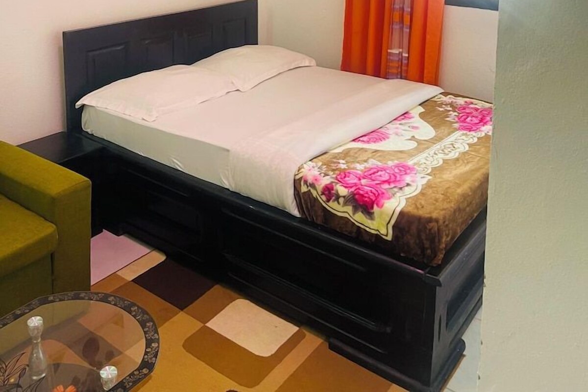 WiFi (free), bed sheets