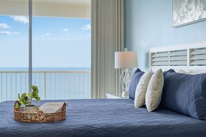 3 bedrooms, iron/ironing board, free WiFi, bed sheets - Stunning Oceanfront Condo! Sleeps 8, Modern Appliances, Majestic (Panama City Beach)