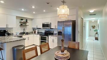 Condo, Multiple Beds, Balcony, Ocean View (202A) | Private kitchen | Fridge, microwave, oven, stovetop