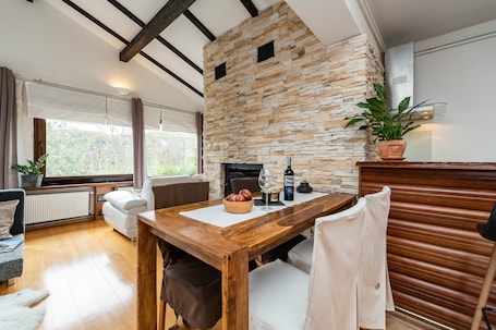 Comfort Studio, Mountain View | 2 bedrooms, desk, iron/ironing board, free WiFi