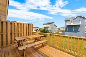 Outdoor dining - Catch A Wave | Walk to the Beach! (Topsail Beach)