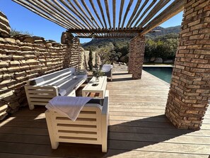 Terrace/patio - The comfort of a villa combined with the services of a hotel! (Figari)