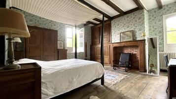 7 Schlafzimmer, Schreibtisch, Reisekinderbett, kostenloses WLAN