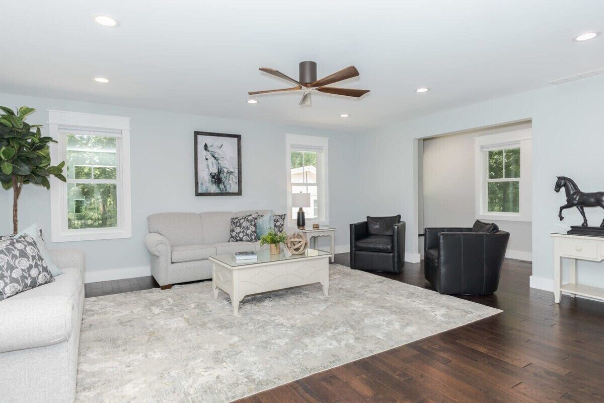 4BR Retreat Near Bloomington's Blue Ash Court