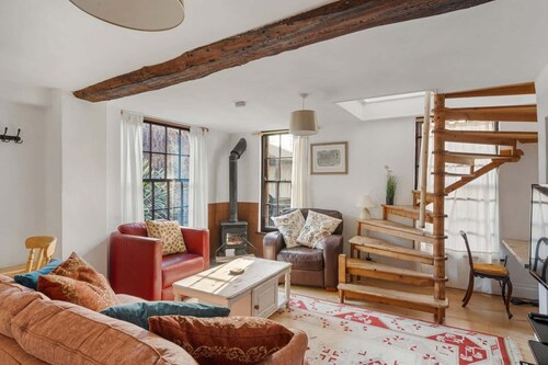 Grade II Listed Cottage in Central Taunton