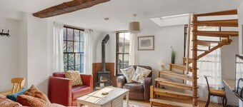 Grade II Listed Cottage in Central Taunton