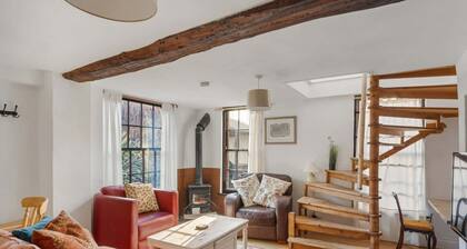 Grade II Listed Cottage in Central Taunton