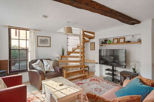 Grade II Listed Cottage in Central Taunton