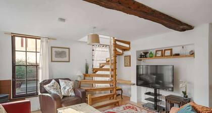 Grade II Listed Cottage in Central Taunton