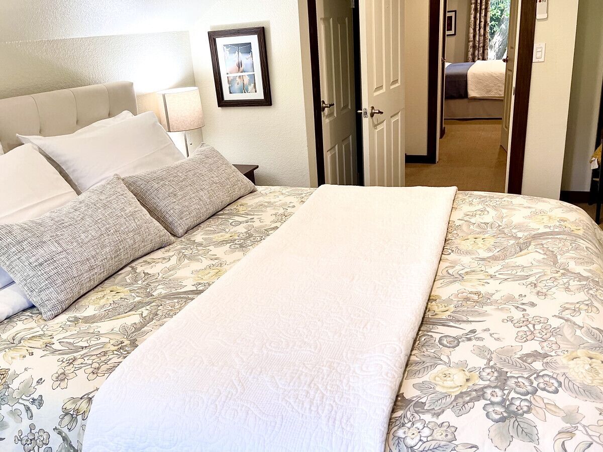 4 多间卧室、办公桌、熨斗/熨衣板、旅行婴儿床