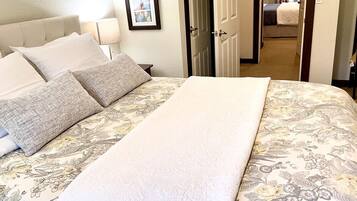 4 chambres, bureau, fer et planche Ă repasser, lit parapluie