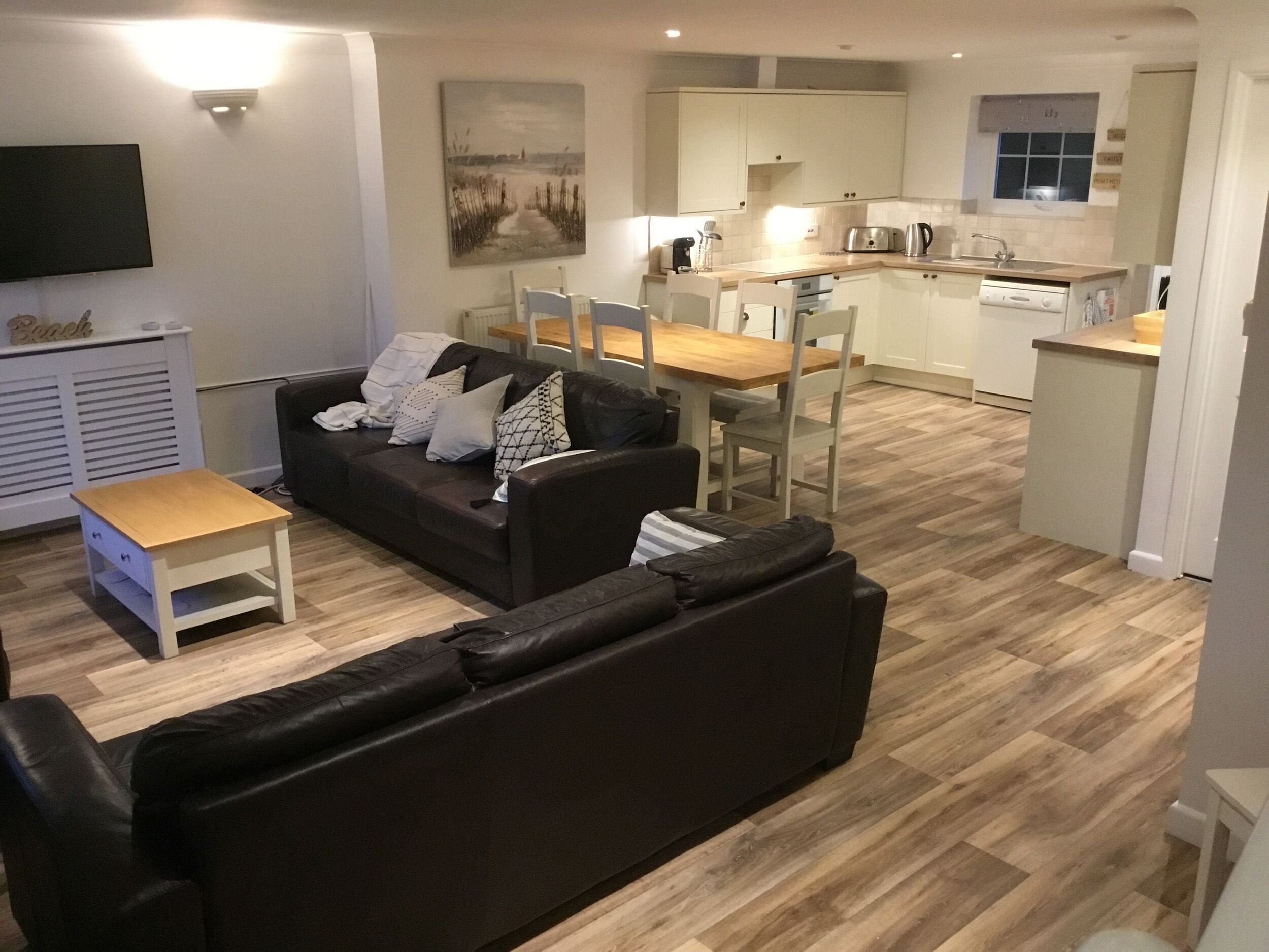 EVENTIDE, family friendly, country holiday cottage in Newquay