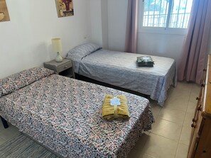 2 slaapkamers, een strijkplank/strijkijzer, wifi, beddengoed
