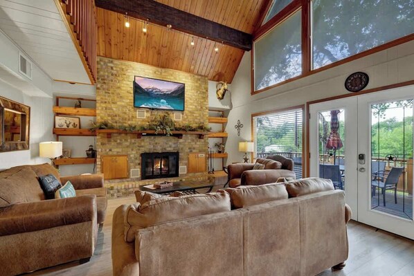 Smart TV, fireplace, ping pong, books